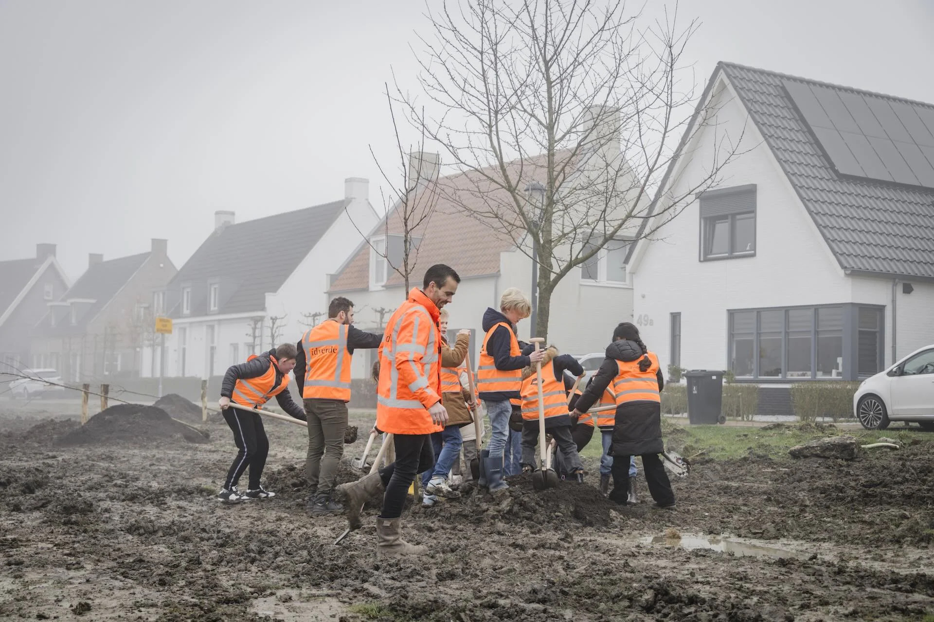 Goese leerlingen planten nieuwe bomen in Aria