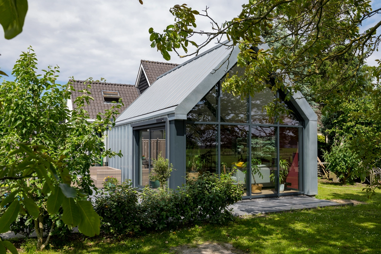 Aanbouw moderne tuinkamer