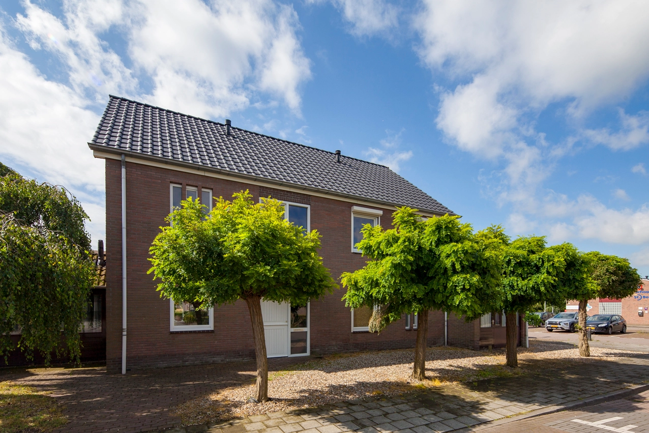 Dakrenovatie woning Clinge